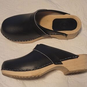 Clogs Black Leather  with Wooden Sole Urban Outfitter Size 8/39